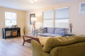 House near Tampa Zoo and Busch Gardens, free high speed wifi